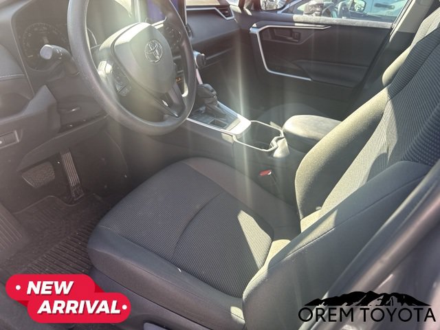 Used 2025 Toyota RAV4 LE AWD/4WD image 5