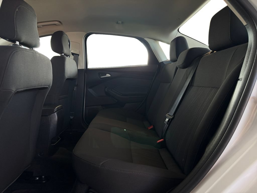 Used 2018 Ford Focus SE FWD image 15