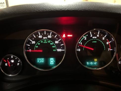 Used 2011 Jeep Wrangler Rubicon w/ Dual Top Group image 29