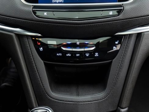 New 2025 Cadillac XT5 Premium Luxury image 18