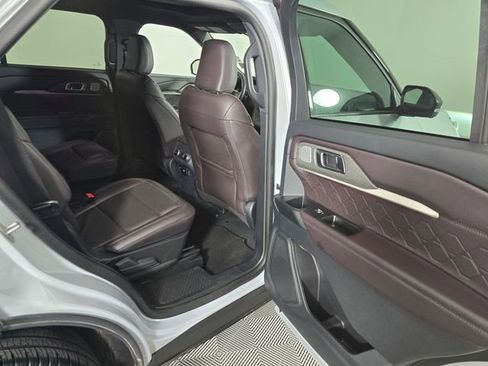 Certified 2025 Ford Explorer Platinum w/ LUX Leather Package image 13