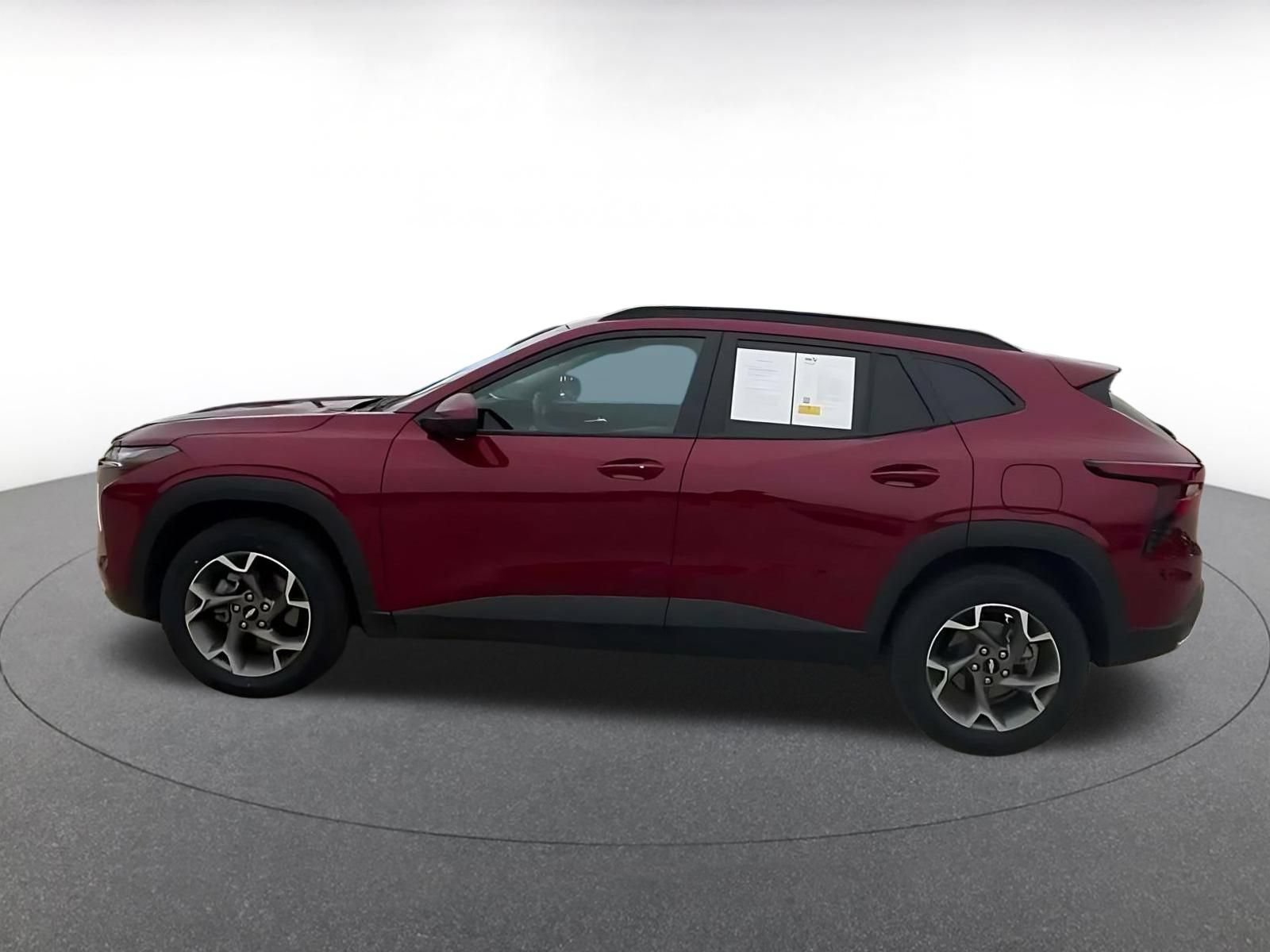 Used 2025 Chevrolet Trax LT w/ LT Convenience Package FWD image 8