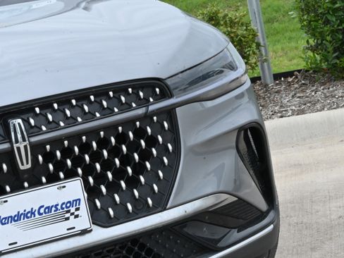 Used 2024 Lincoln Nautilus Premier AWD/4WD image 10