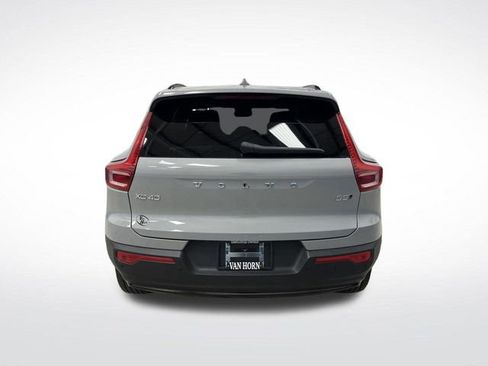 Used 2024 Volvo XC40 B5 Plus image 15