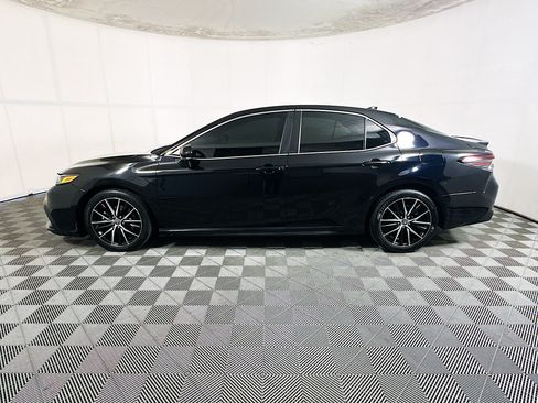 Used 2021 Toyota Camry SE FWD image 6