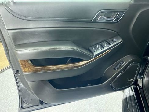 Used 2017 Chevrolet Suburban LT image 21