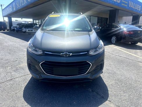 Used 2018 Chevrolet Trax LT w/ LT Convenience Package image 2