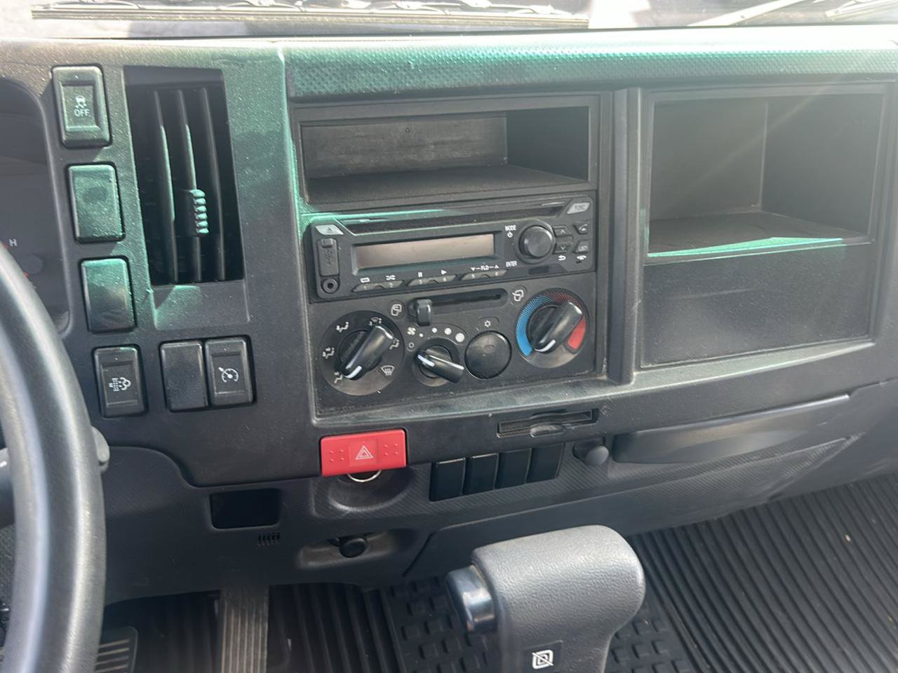 Used 2023 Isuzu NPR RWD image 20