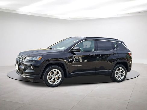Used 2024 Jeep Compass Latitude AWD/4WD image 3