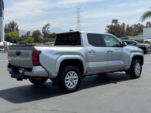 Certified 2025 Toyota Tacoma SR5 AWD/4WD image 11