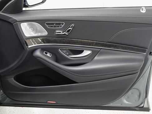 Used 2017 Mercedes-Benz S 550 Sedan w/ Sport Package w/ Sport Package image 47