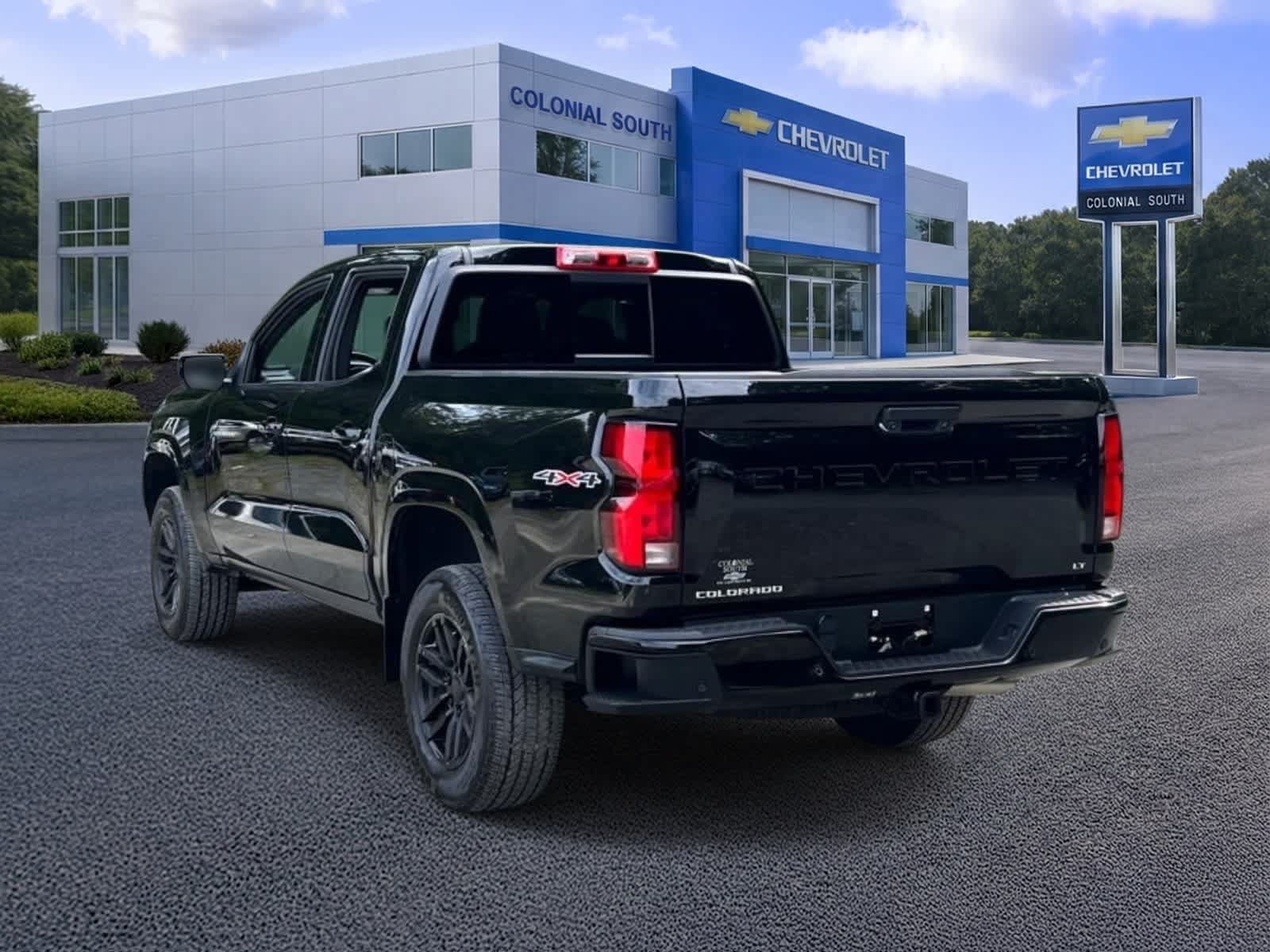 Certified 2024 Chevrolet Colorado LT w/ LT Convenience Package III AWD/4WD image 4