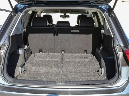 Used 2018 Volkswagen Tiguan SE image 24