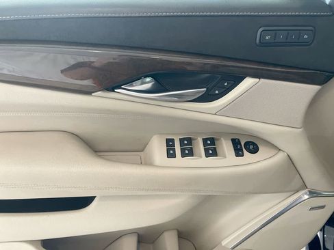 Used 2019 Cadillac Escalade Premium Luxury image 13