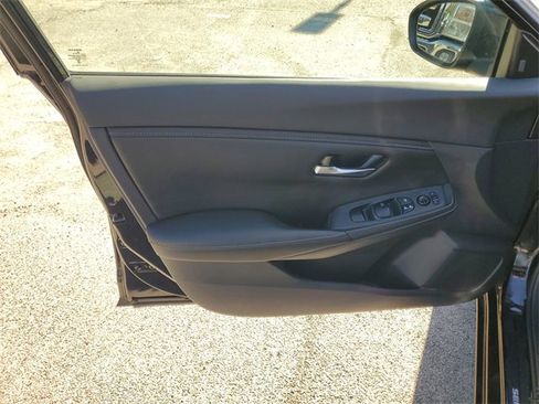 Used 2022 Nissan Sentra SV w/ Trunk Package image 8