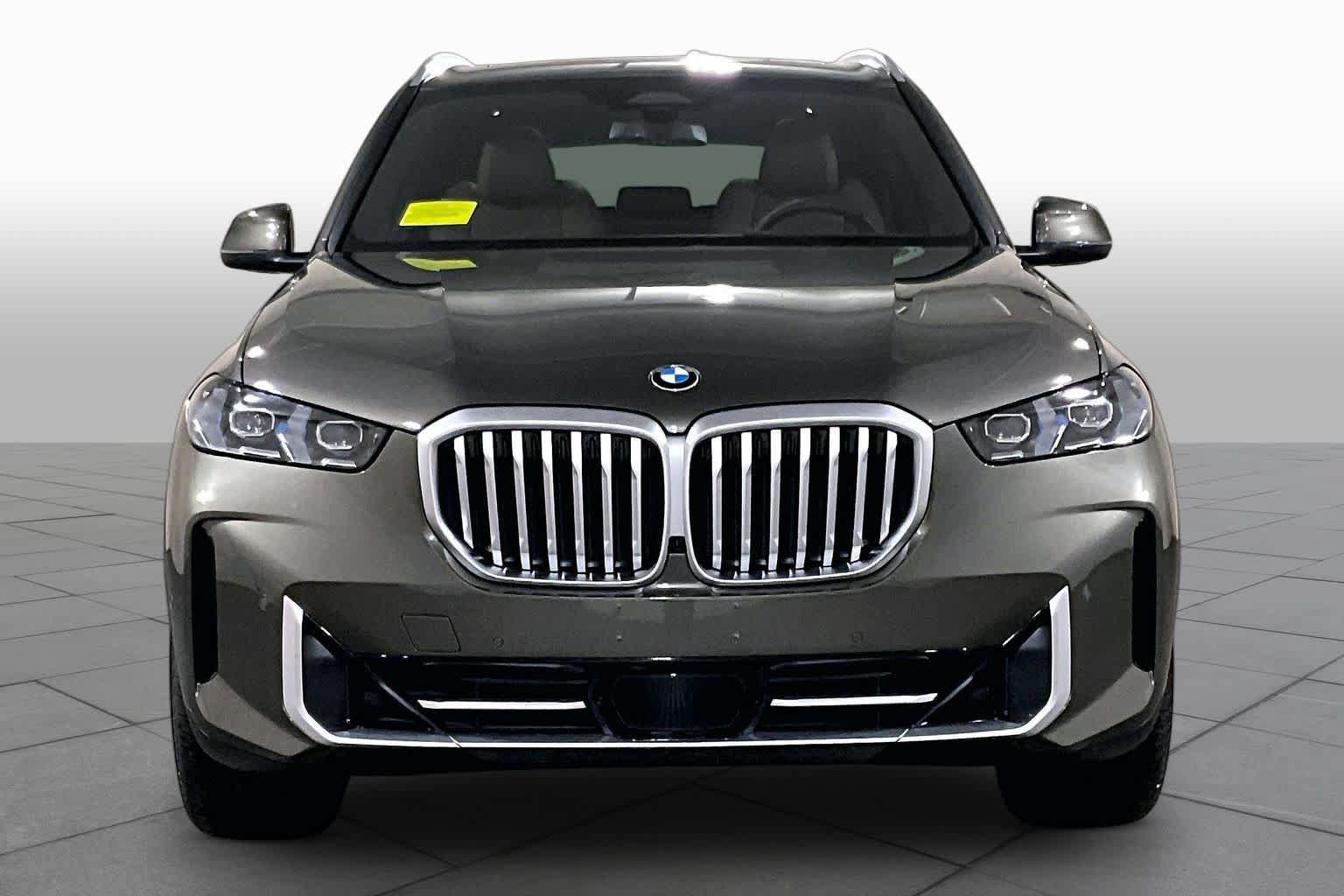 Used 2026 BMW X5 xDrive40i w/ Premium Package AWD/4WD image 3