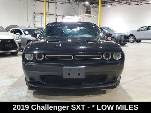 Used 2019 Dodge Challenger SXT RWD image 2