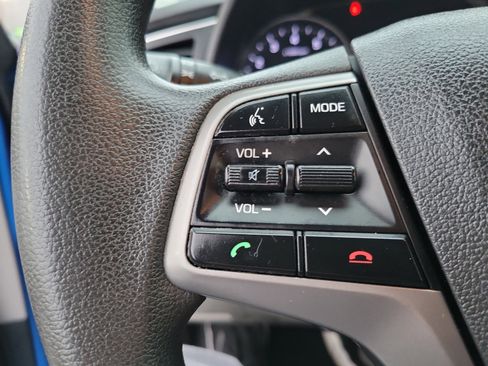 Used 2017 Hyundai Elantra SE image 7