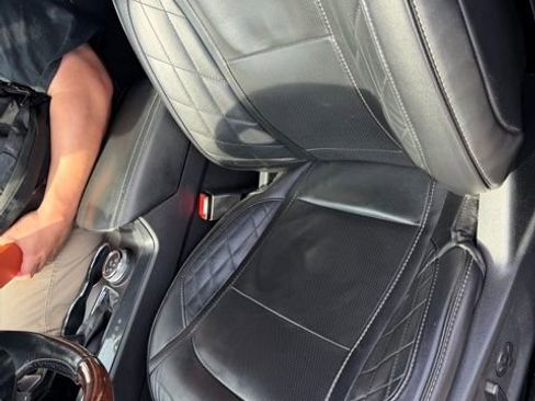 Used 2019 Ford Explorer Platinum image 9