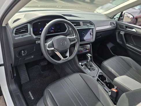Used 2023 Volkswagen Tiguan SE FWD image 22