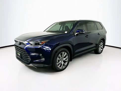 Used 2025 Toyota Grand Highlander FWD image 3