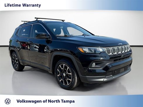 Used 2022 Jeep Compass Latitude FWD image 1