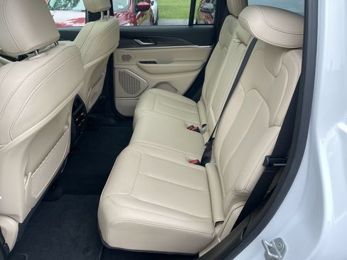 Used 2026 Jeep Grand Cherokee Limited w/ Limited Altitude Package AWD/4WD image 39