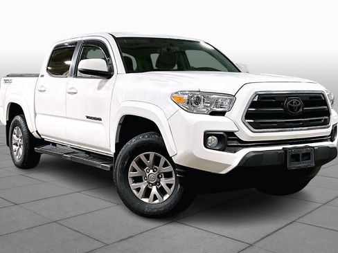 Used 2017 Toyota Tacoma SR5 w/ Tow Package image 3