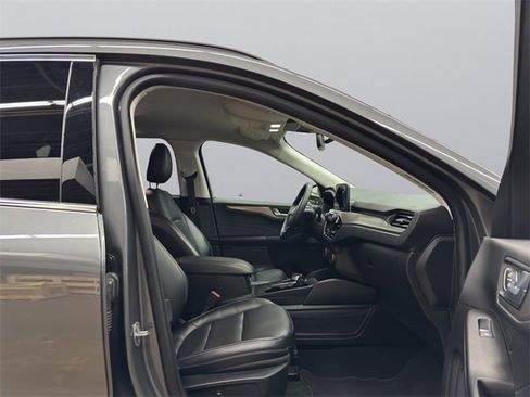 Used 2022 Ford Escape Titanium image 28