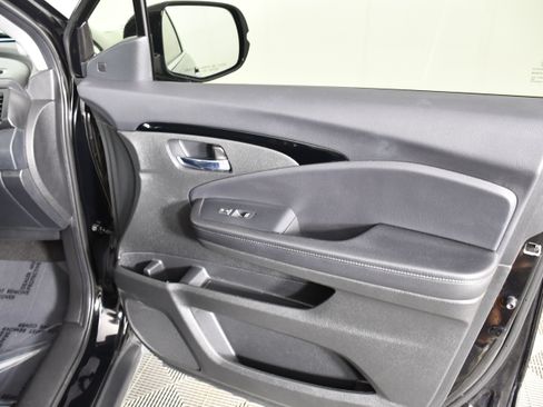 Used 2020 Honda Pilot Touring image 41