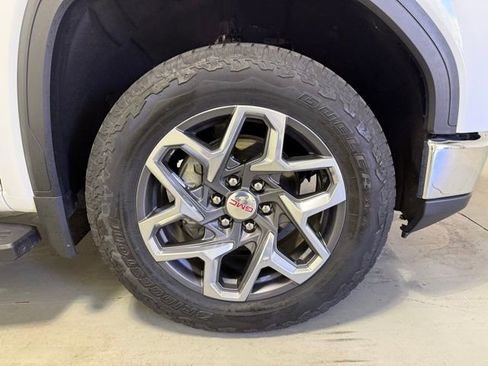 Used 2022 GMC Sierra 1500 SLT AWD/4WD image 32