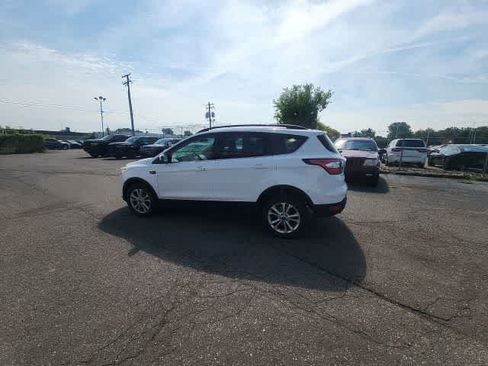 Used 2018 Ford Escape SE w/ SE Sync 3 Package AWD/4WD image 19