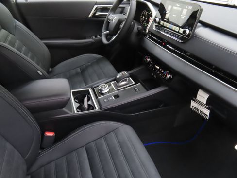New 2025 Mitsubishi Outlander SE image 23
