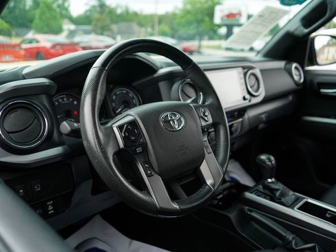Used 2023 Toyota Tacoma TRD Off-Road w/ TRD Premium Off Road Package AWD/4WD image 5