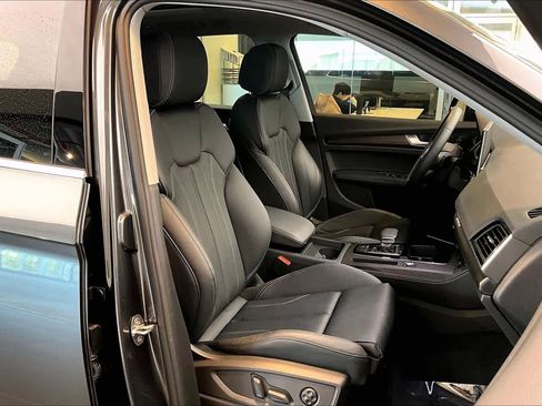 Certified 2025 Audi Q5 2.0T Premium Plus w/ Premium Plus Package image 8