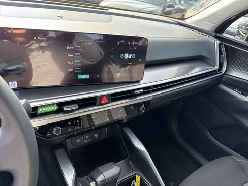 Certified 2025 Kia Sorento LX image 29