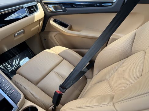 Certified 2018 Porsche Macan Sport Edition image 21