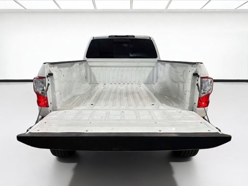 Used 2019 Nissan Titan SV w/ SV Convenience Package RWD image 19
