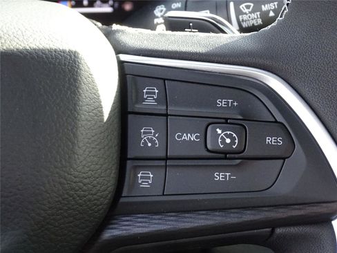 Used 2025 Jeep Grand Cherokee L Altitude image 36