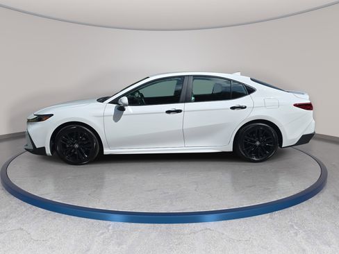Used 2026 Toyota Camry SE FWD image 8