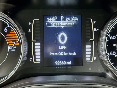 Used 2020 Jeep Cherokee Latitude FWD image 18