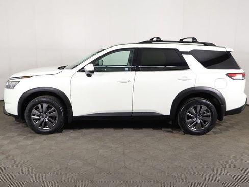 Used 2022 Nissan Pathfinder SV AWD/4WD image 17