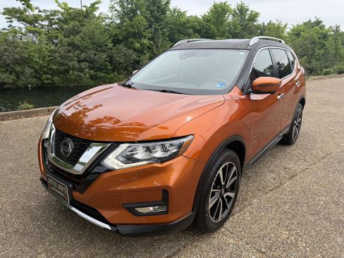 Used 2019 Nissan Rogue SL w/ Premium Package AWD/4WD image 7