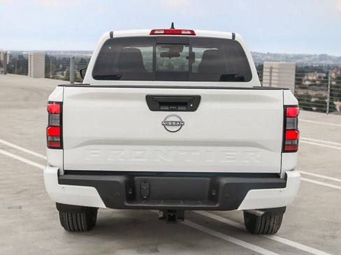 New 2025 Nissan Frontier SV w/ SV Convenience Package RWD image 7