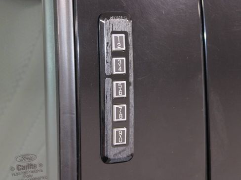 Used 2015 Ford F150 XLT AWD/4WD image 23
