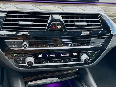 Used 2021 BMW 530e w/ Convenience Package image 12