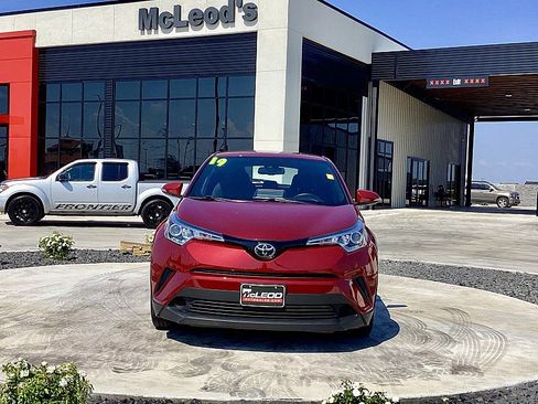 Used 2019 Toyota C-HR XLE image 2