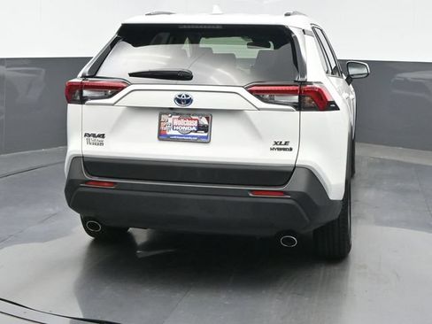 Used 2021 Toyota RAV4 XLE w/ Convenience Package AWD/4WD image 5