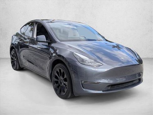 Used 2023 Tesla Model Y Long Range image 3