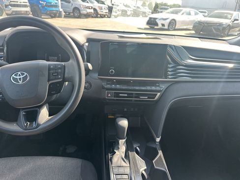 Used 2025 Toyota Camry LE image 10